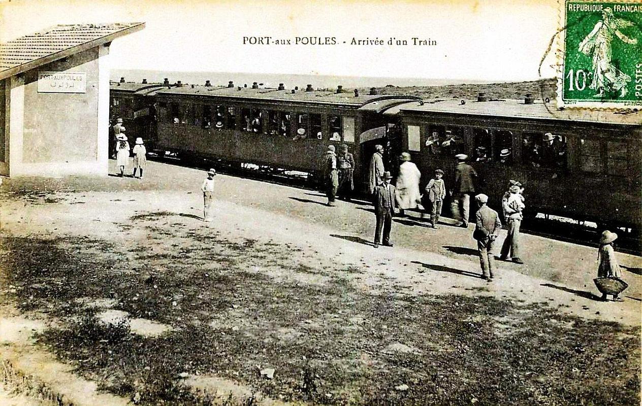 1863- Port aux Poules - Arrivee du train - 1923.jpg